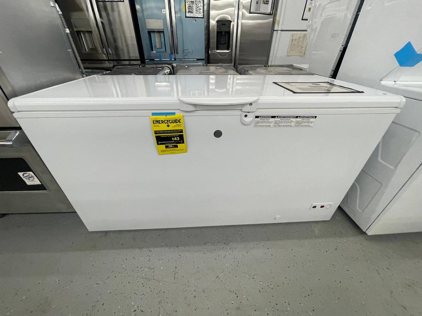 GE - FCM16SLWW - 65 Inch Manual Defrost Garage Ready Chest Freezer with 15.7 Cu. Ft. Capacity, Hi Temp Indicator, 2 Bulk Storage Baskets, Interior LED, and Lock with Key