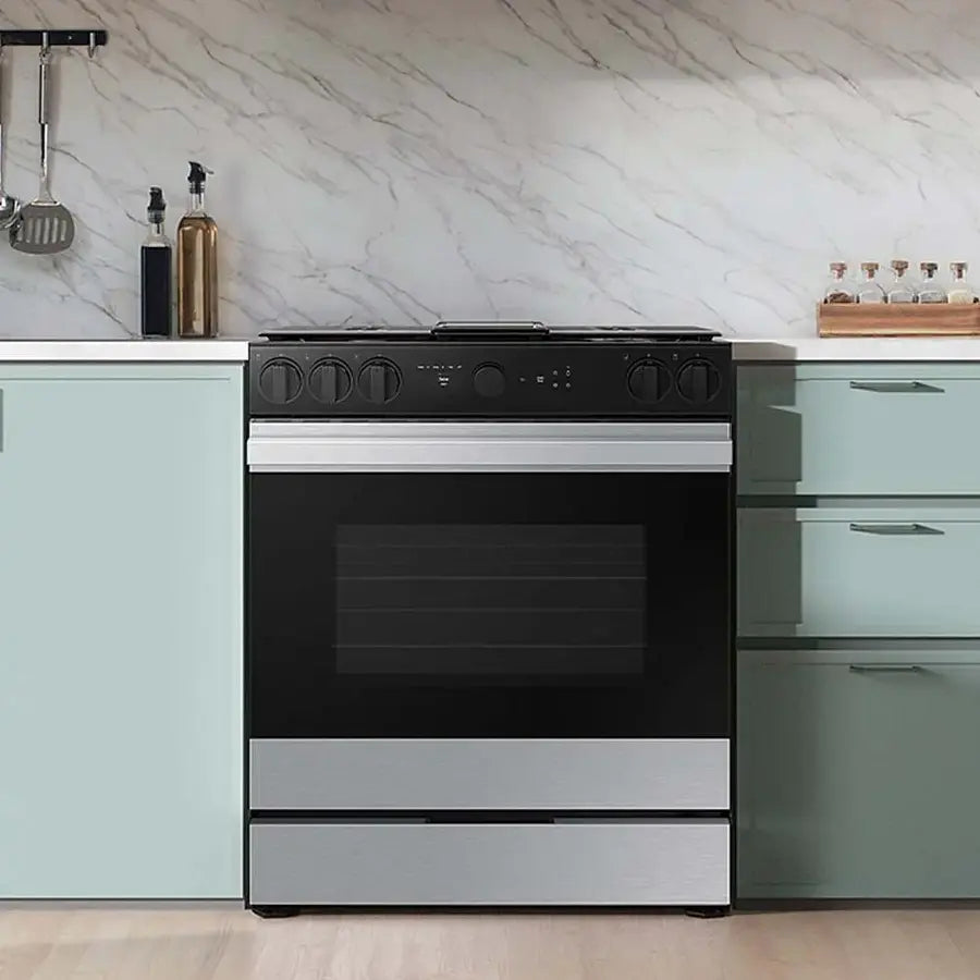Samsung - NSG6DG8700SRAA- 6.0 Cu. Ft. Slide-In Gas Range with Smart Oven Camera - Stainless Steel