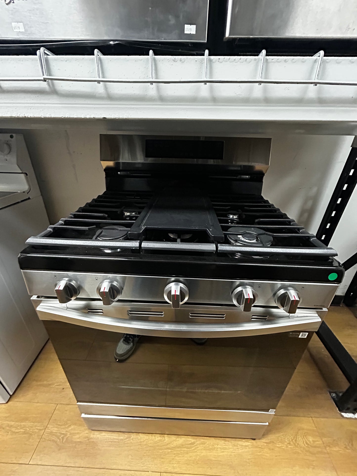 Samsung - NX60A6711SS - 30 Inch Freestanding Gas Smart Range with 5 Sealed Burners, 6.0 Cu. Ft. Capacity, Storage Drawer, Edge-to-Edge Grates, Convection+, Air Fry, Self Clean, Wi-Fi & Voice Connectivity, Non-stick Griddle, Dual Ring Burner