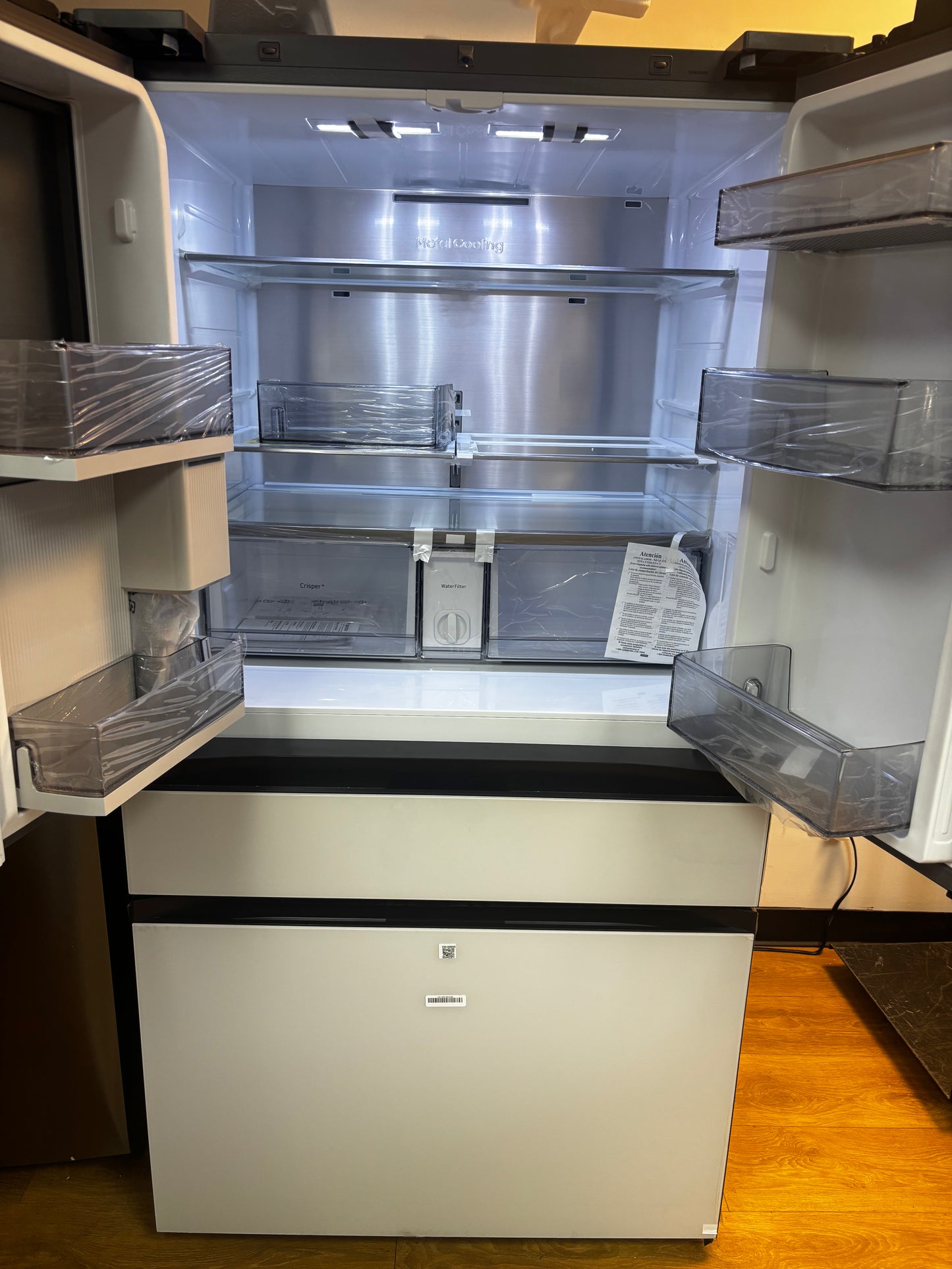 Samsung -RF90F29AEWAA-Bespoke 29 cu. ft. 4-Door French Door Refrigerator with AI Family Hub+ - White Glass