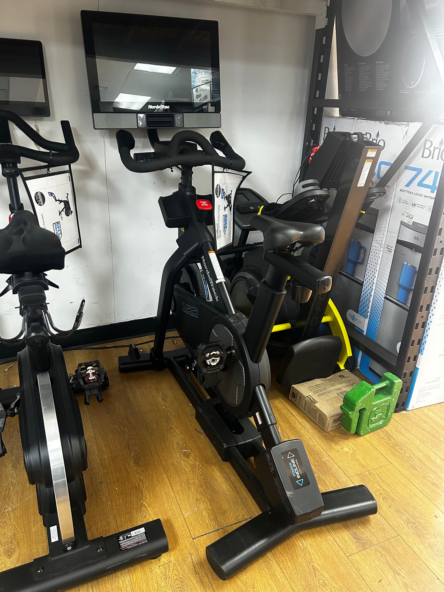 NordicTrack - NTEX02422 - Commercial Series S22i Studio Cycle