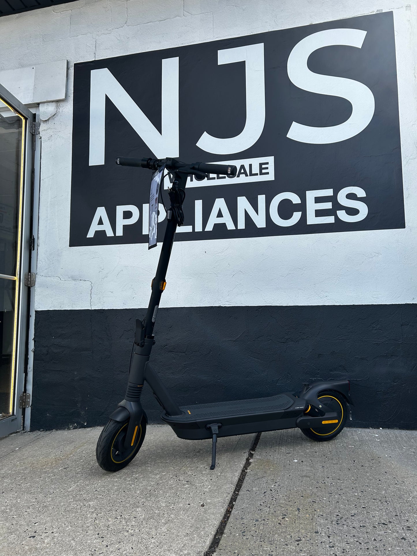 Segway - Max G2 Electric Kick Scooter Foldable w/ 43 Mile Range and 22 MPH Max Speed - Black Model: AA.05.15.01.0002