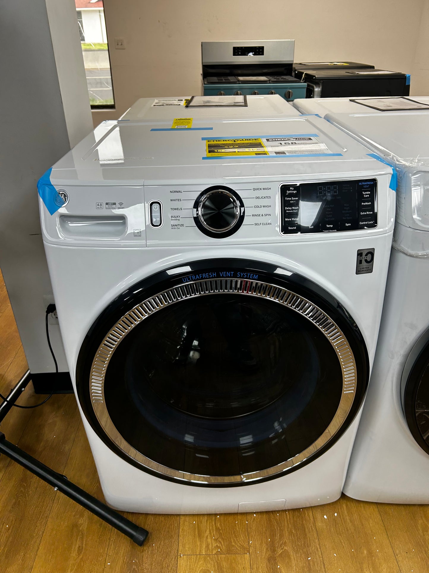 GE - GFW550SSNWW - 28 Inch Smart Front Load Washer with 4.8 cu. ft. Capacity, 10 Cycles, UltraFresh Vent System With OdorBlock™, Microban® Antimicrobial Technology,