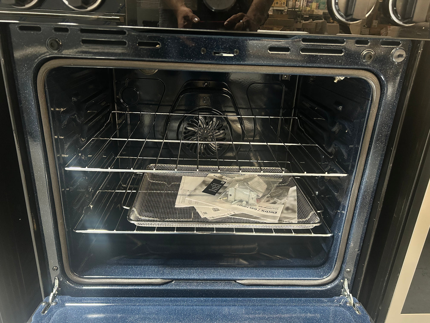 Samsung -NSE6DB870012AA- Bespoke 6.3 Cu. Ft. Slide-In Electric Range with Smart Oven Camera - White Glass