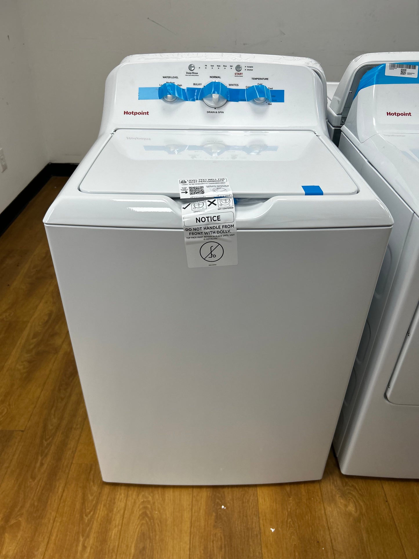 Hotpoint - HTW265ASWWW - 4.0 cu.ft. Top Load Washer in White with Cold Plus and Water Level Control