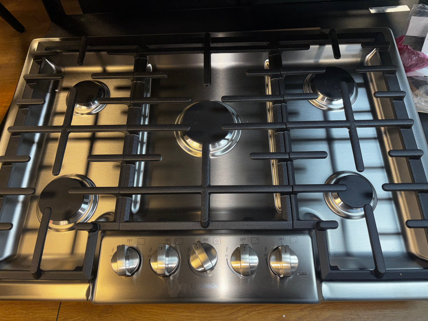 Bosch -NGM5058UC-30 Inch Gas Cooktop with 5 Sealed Burners