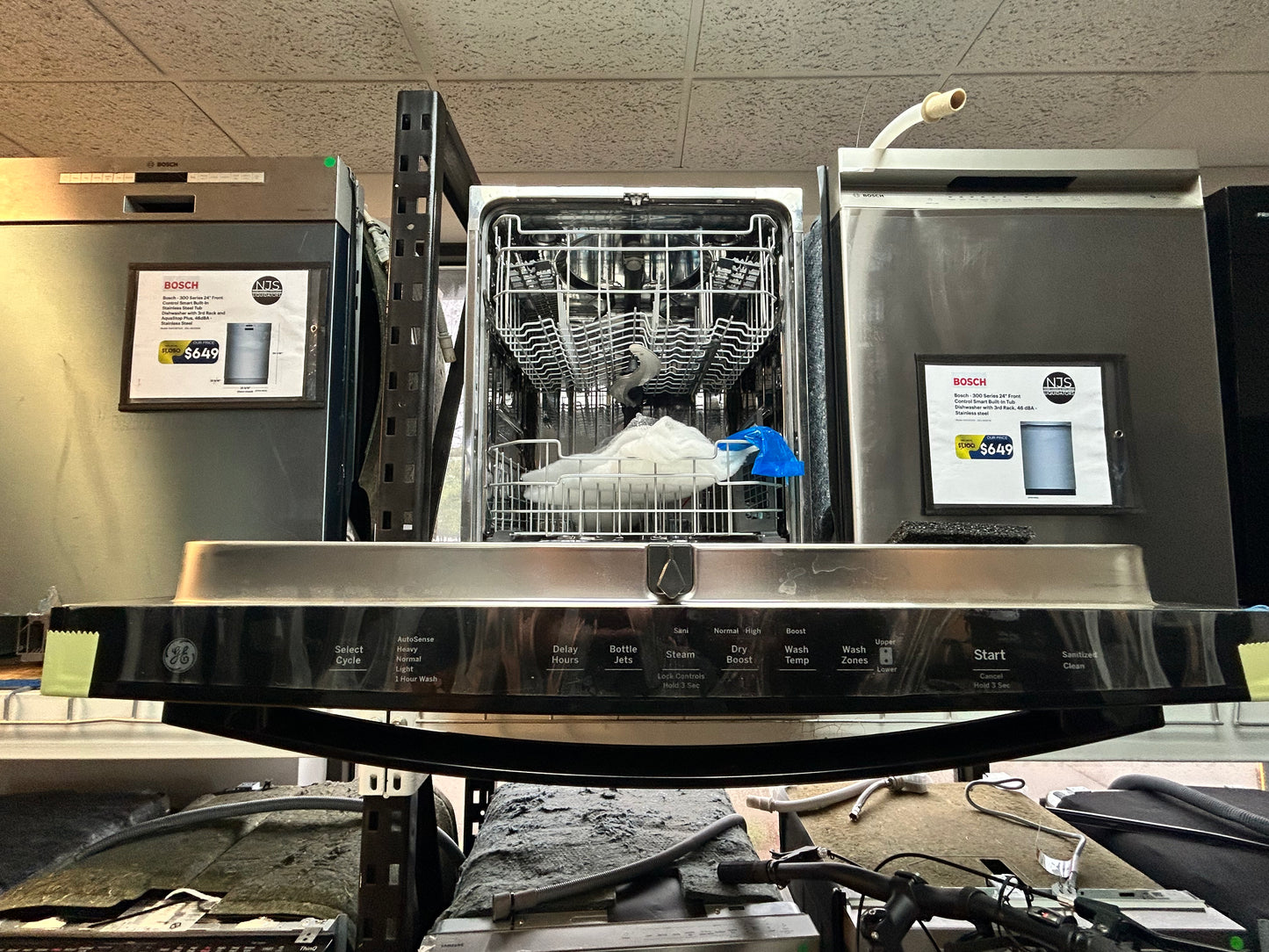 GE - GDT645SGNBB - 24" Top Control Built-In Stainless Steel Tub Dishwasher with 3rd Rack, Sanitze Cycle and 45 dBA - Black