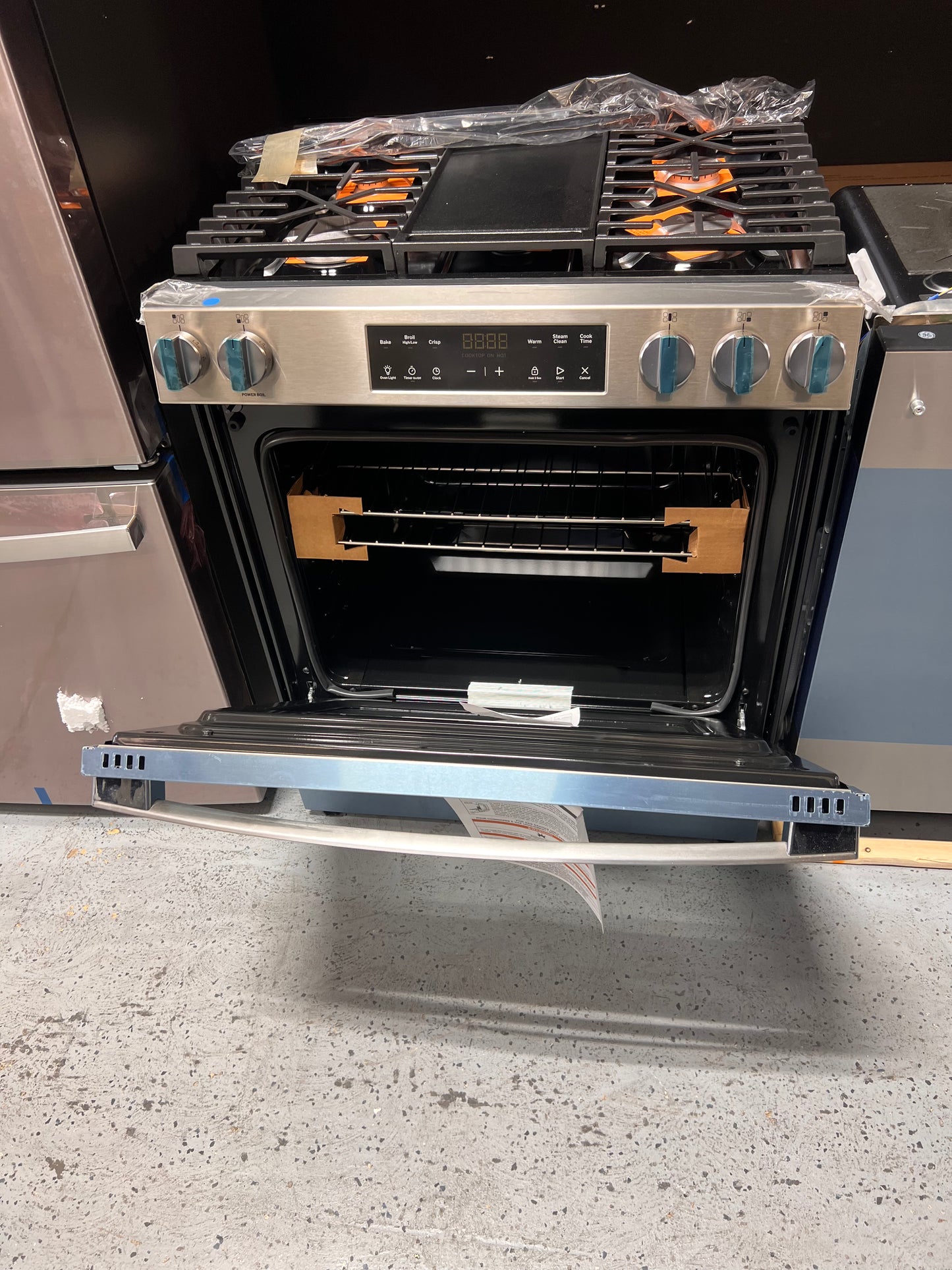 GE GGS500SVSS 30" 5.3 cu.ft. Slide-In Front Control Gas Range with Crisp Mode, Stainless Steel