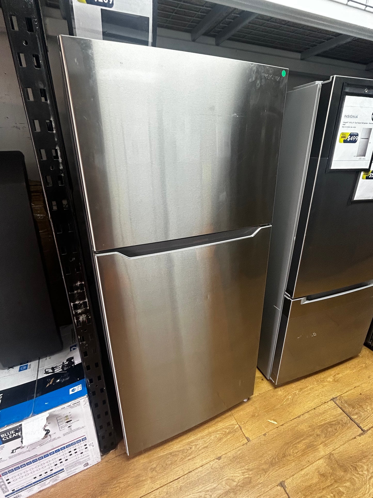 Insignia™ - NS-RTM18SS2 - 18 Cu. Ft. Top-Freezer Refrigerator with ENERGY STAR Certification - Stainless Steel