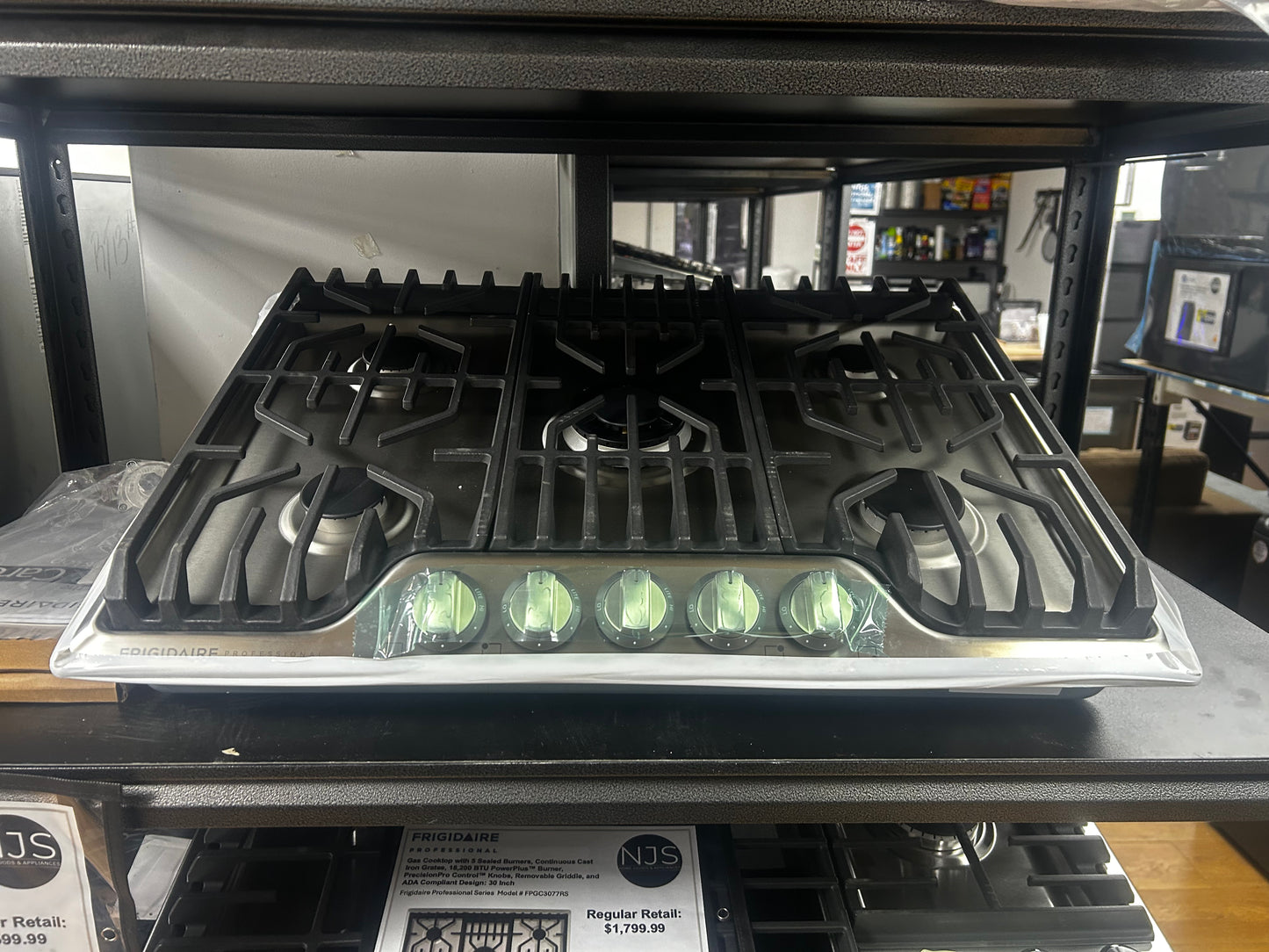 Frigidaire Professional Series - FPGC3077RS - Gas Cooktop with 5 Sealed Burners, Continuous Cast Iron Grates, 18,200 BTU PowerPlus™ Burner, PrecisionPro Control™ Knobs, Removable Griddle, and ADA Compliant Design: 30 Inch