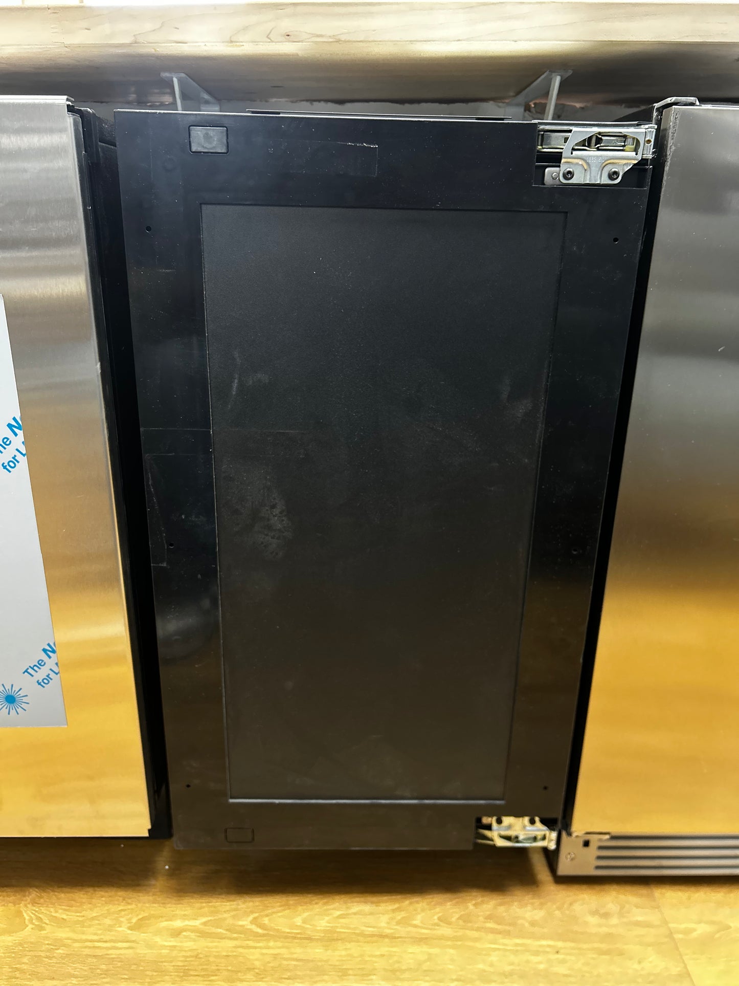 U-Line - U3018CLRINT40C - 18 Inch Built-In Clear Ice Machine with 55 Lbs. Ice Production Per Day, 25 Lbs. Ice Storage, U-Select® Controls, Black Interior, LED Theater Lighting, Field Reversible Door, Silent Mode, Sabbath Mode: Panel Ready