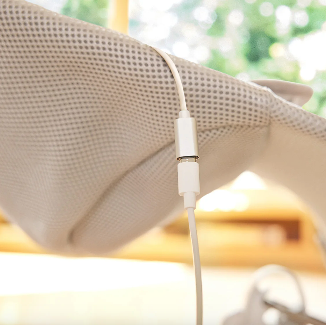 Munchkin Electric Digital Touch Display & Soothing Sounds Bouncer and Rocker