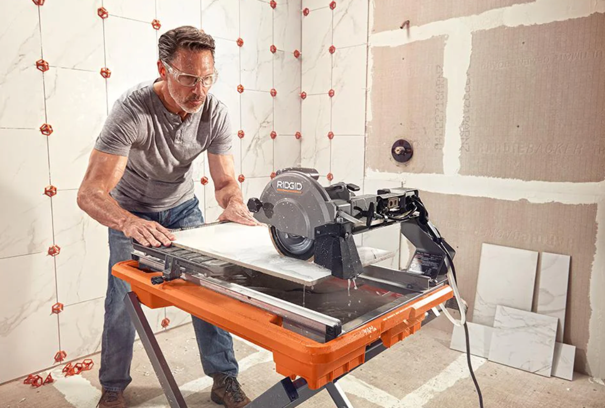 Ridgid 9-Amp 7 in. Blade Corded Wet Tile Saw with Stand