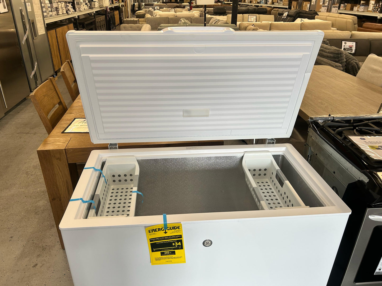 GE - FCM11SRWW - 10.7 Cu. Ft. Chest Freezer with Manual Defrost - White
