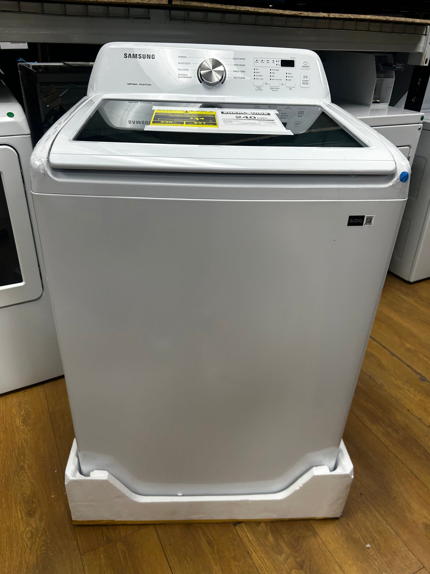 Samsung - WA44A3205AW - 27 Inch Top Load Washer with 4.4 cu. ft. Capacity, 8 Washing Cycles, 700PRM Spin Speed, Active Agitator, Soft- Close Lid, Self Clean, Vibration Reduction Technology and Extra High Water Level