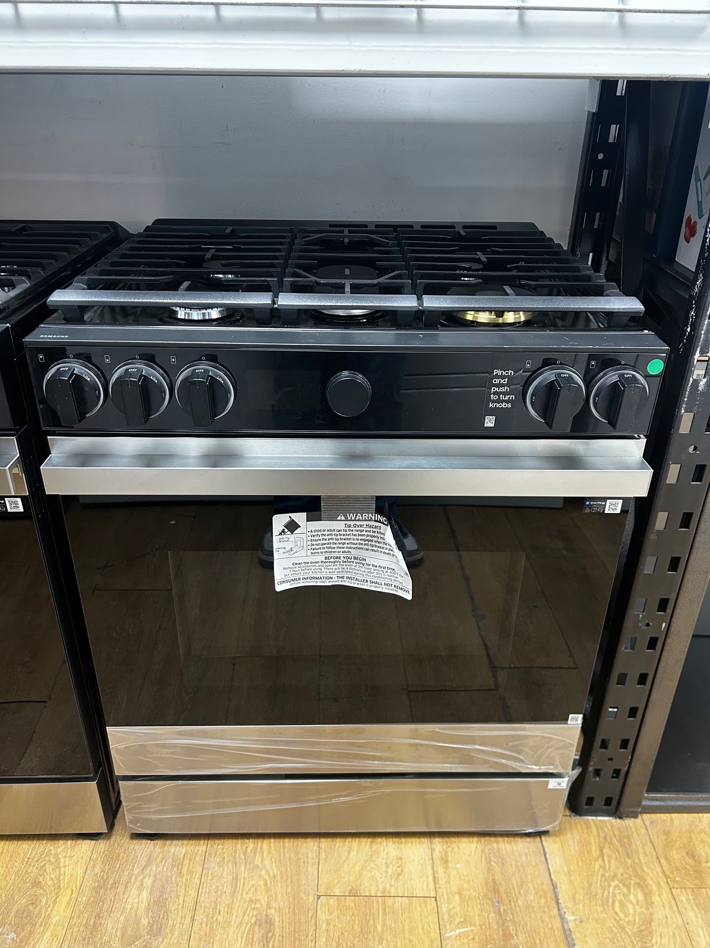 Samsung BESPOKE - NSG6DG8700SR - 30 Inch Slide-In Gas Smart Range with 5 Sealed Burners, 6.0 cu. ft. Convection+ Oven, 23K BTU Power Burner, Storage Drawer, Air Fry, Self Clean, and ADA Compliant: Stainless Steel