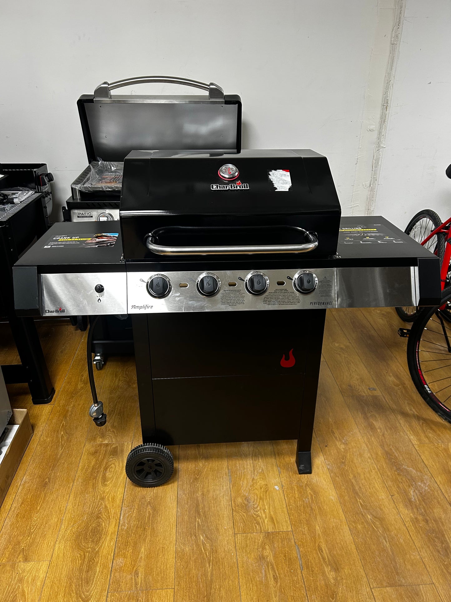 Charbroil - 463330521 - Performance Series 4-Burner Gas Grill - Black