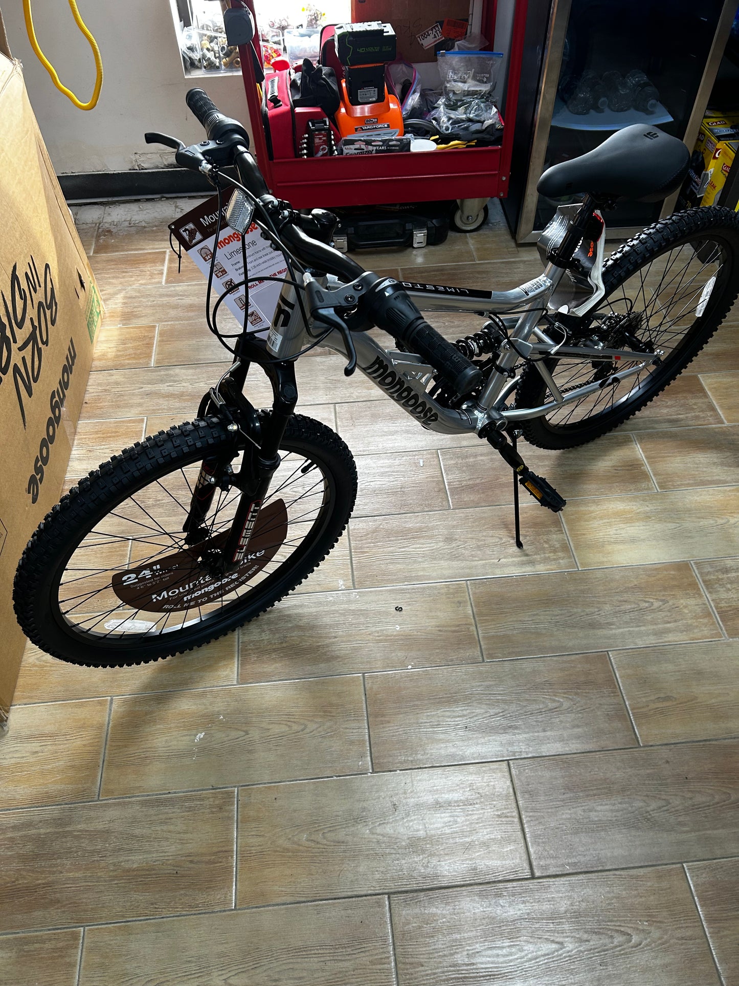 MONGOOSE 24" LIMESTONE SILVER MOUNTAIN BIKE 21 SPEED - SILVER