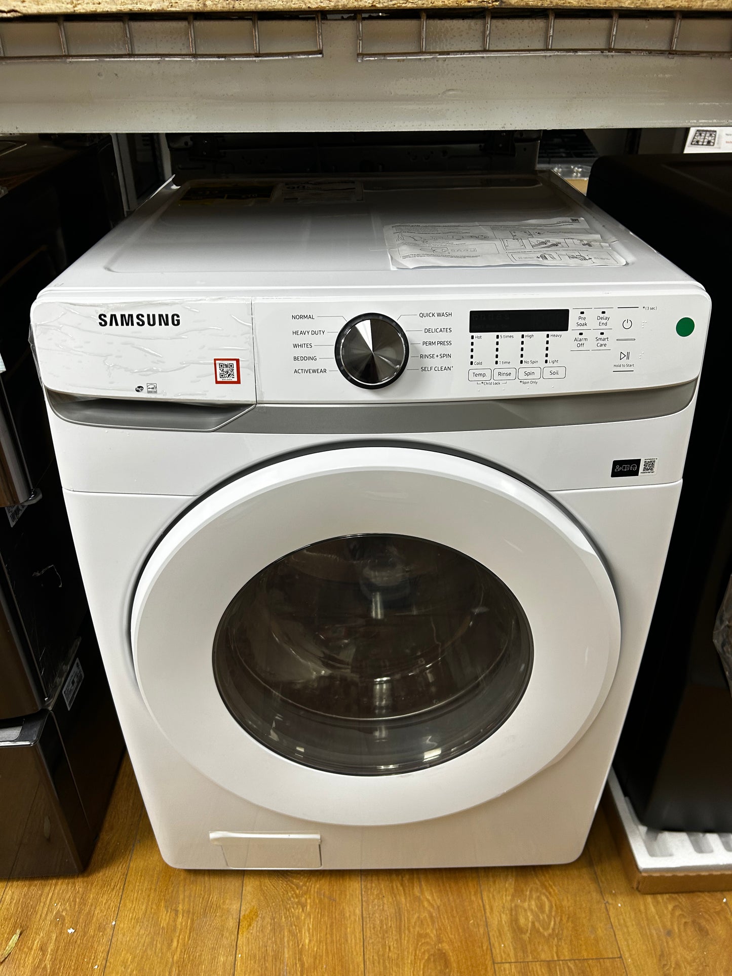 Samsung - WF45T6000AW - 27 Inch Front Load Washer with 4.5 Cu. Ft. Capacity, 10 Wash Cycles, VRT Plus™ Technology, Smart Care, Quick Wash, Self Clean, ADA Compliant, and ENERGY STAR® Certified: White