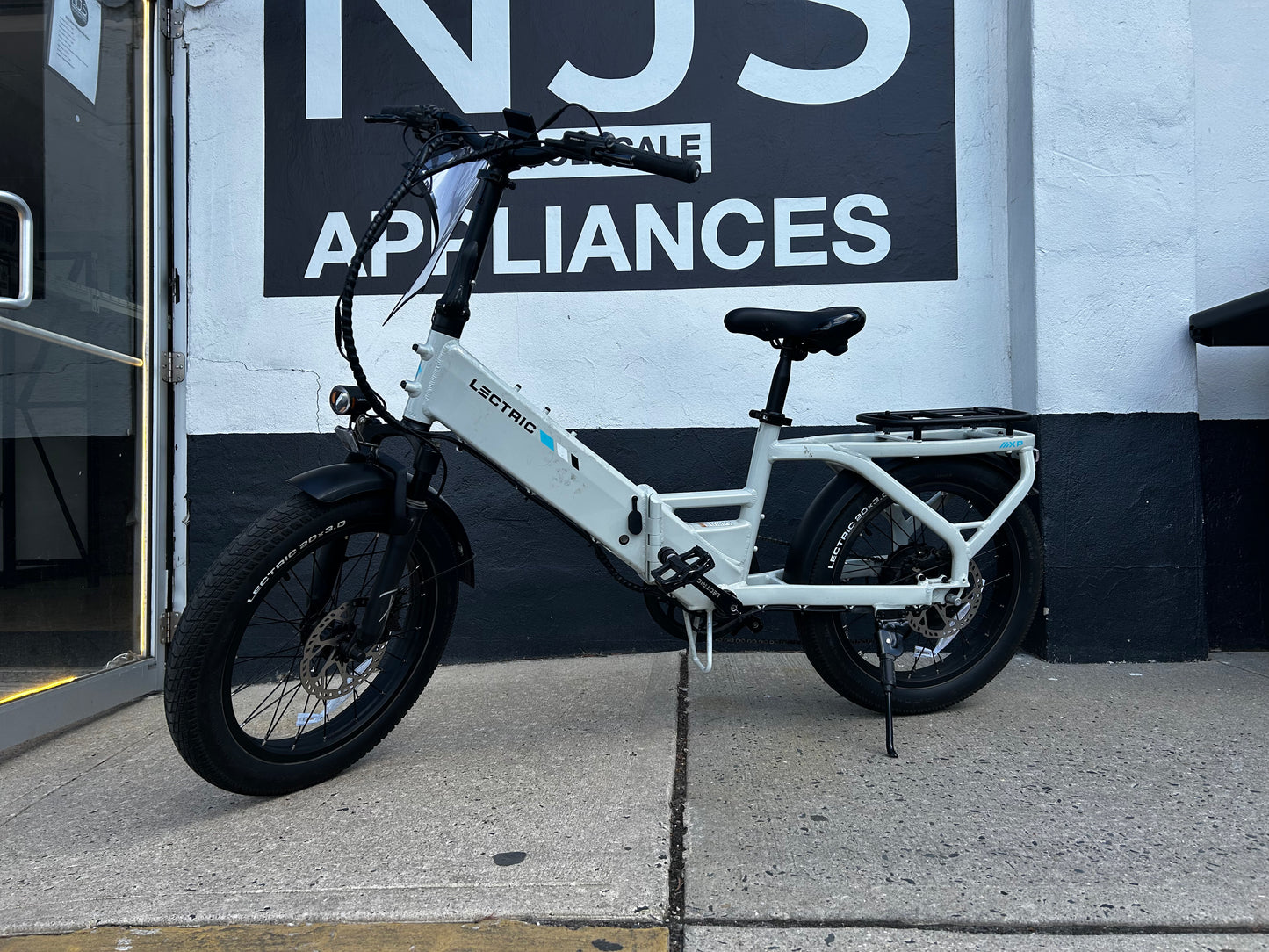Lectric eBikes - XP4 Step-Thru Foldable eBike (Max 50mi/28mph) + LevelUp Rack - Stratus White Model: 401-01372-W001