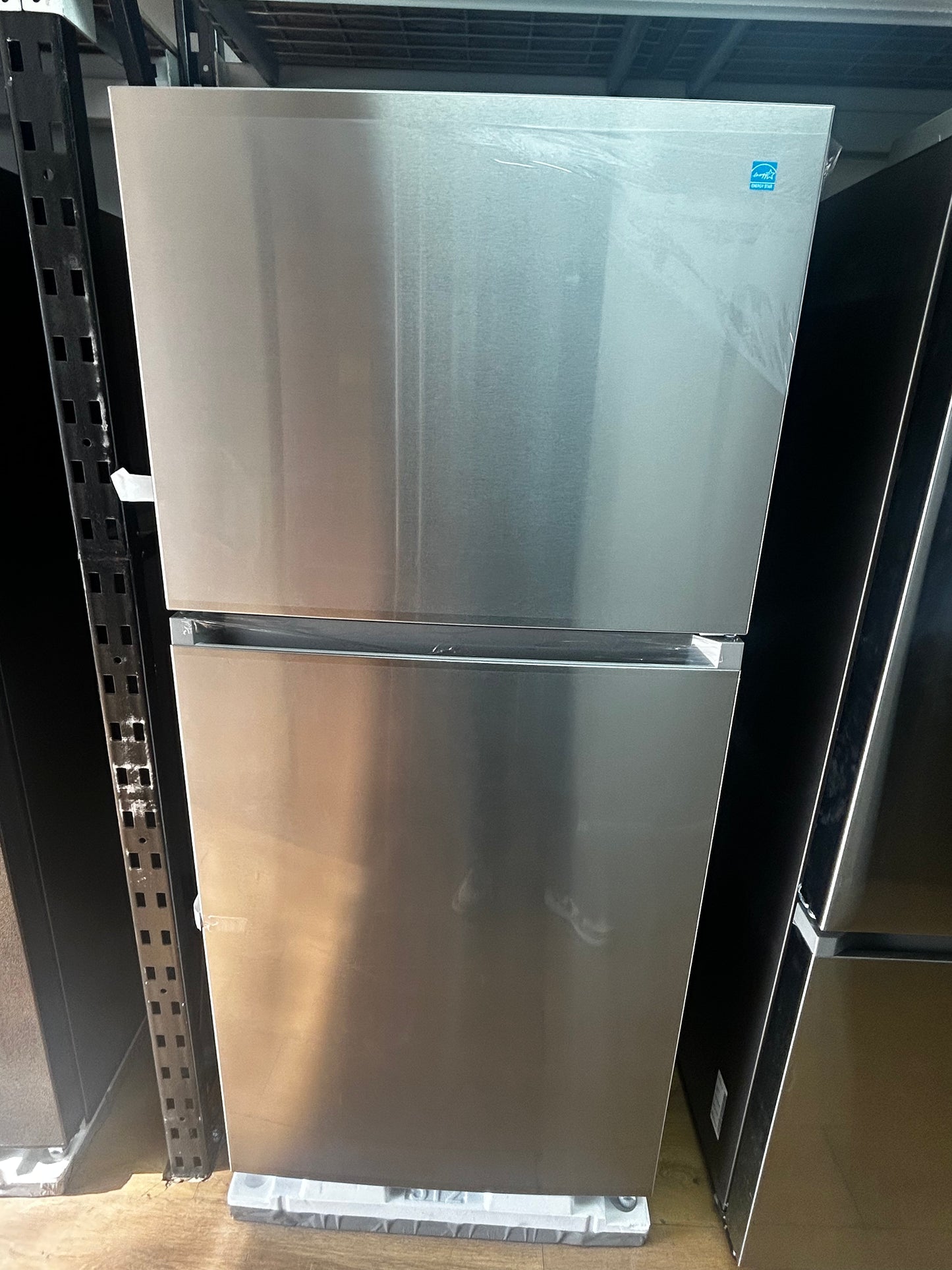 Element - ERT18CSES - Electronics 18.1 cu. ft. Top Freezer Refrigerator - Stainless Steel, ENERGY STAR