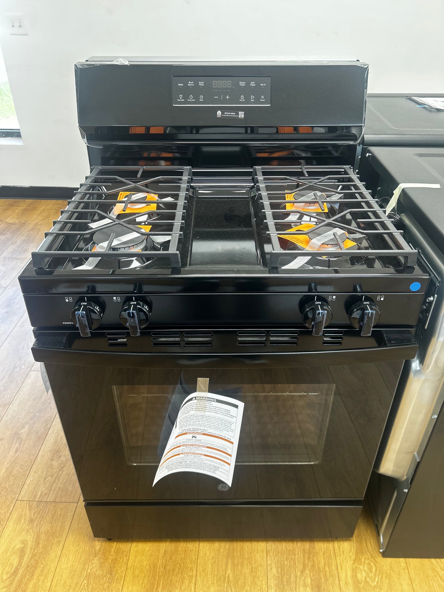 GE - GGF400PVBB - 400 Series 30 Inch Freestanding Gas Smart Range with 4 Sealed Burners, 5.3 cu. ft. Oven Capacity, Power Boil™ Burner, Storage Drawer, SmartHQ™, Enhance Shabbos Mode Built In, and Self & Steam Clean: Black