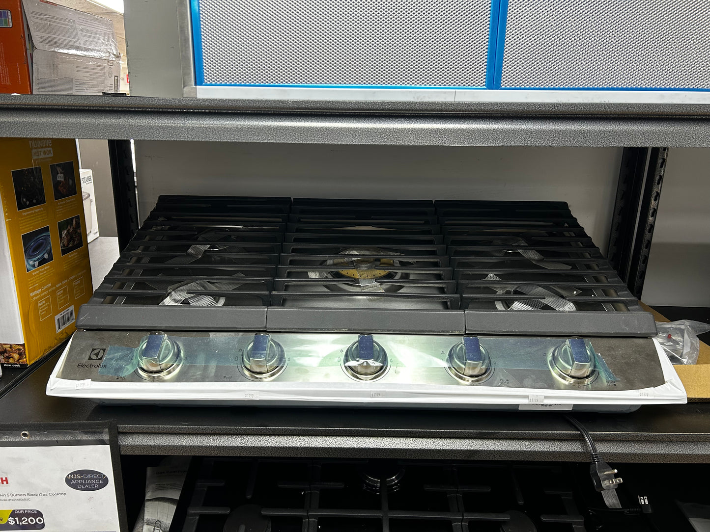 Electrolux - ECCG3668AS - 36 Inch Gas Cooktop with 5 Sealed Burners, Continuous Cast Iron Grates, Power Burner, LP Conversion Kit Included, ADA Compliant, and CSA Listed