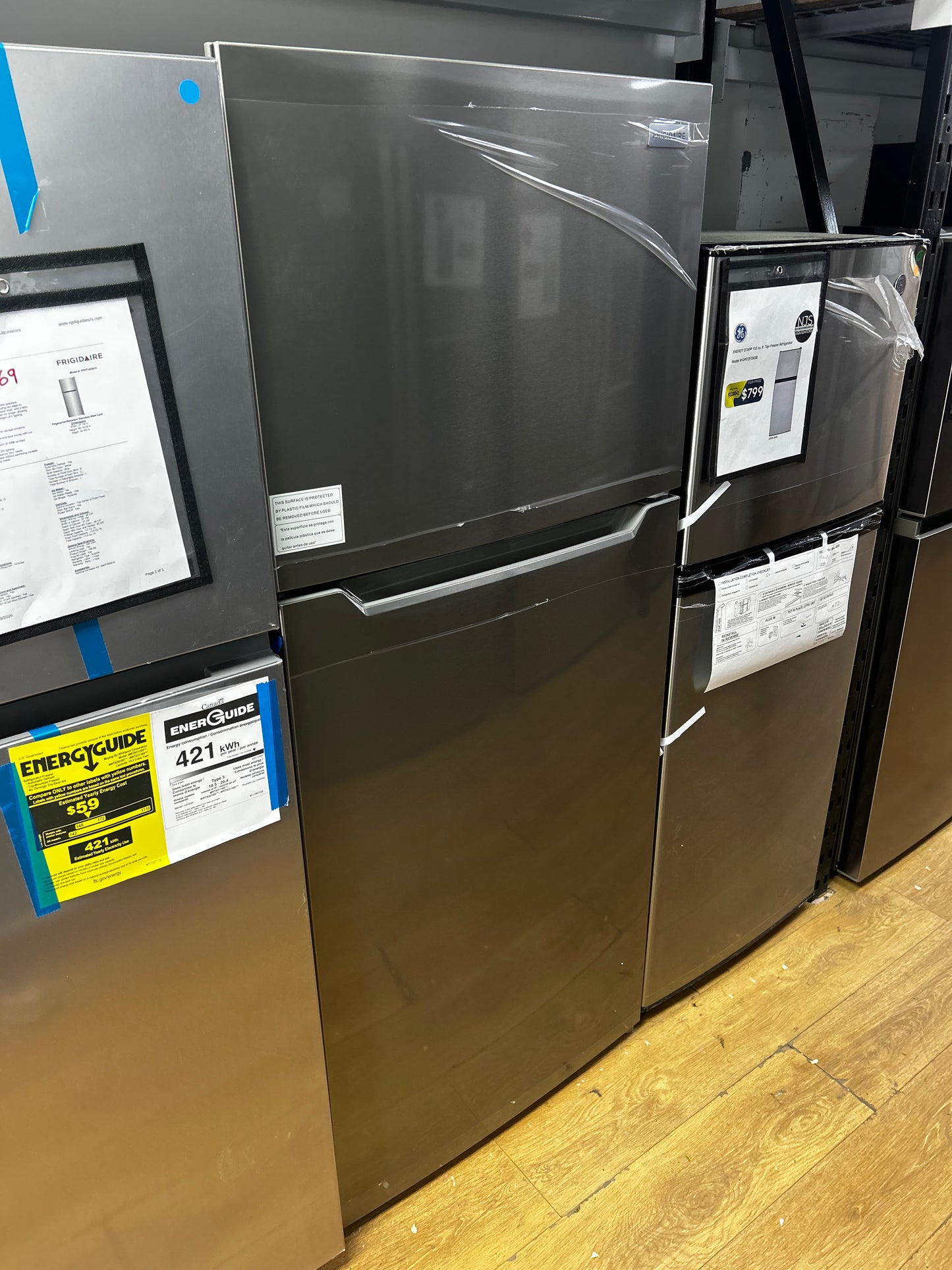 Frigidaire - FFHT1822UV - 28 Inch Top Freezer Refrigerator with 17.6 Cu. Ft. Total Capacity, Adjustable Glass Shelves, Humidity-Controlled Crispers, Gallon Bins, LED Lighting, Ice Maker Ready