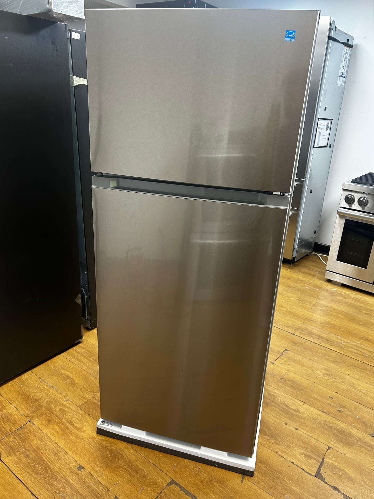 Element - ERT16CGDS - 16.0 cu. ft. Top Freezer Refrigerator - Stainless Steel, ENERGY STAR