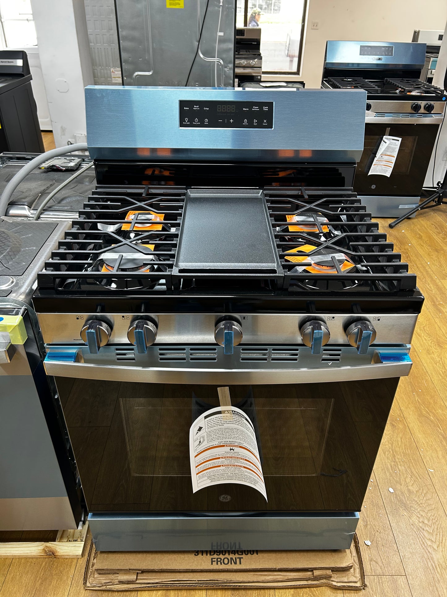 GE 500 Series - GGF500PVSS - 30 Inch Freestanding Gas Range with 5 Sealed Burners, 5.3 cu. ft. Oven Capacity, Power Boil™ Burner, Griddle, Storage Drawer, Express Preheat, Enhanced Shabbos Mode, and Self & Steam Clean: Stainless Steel