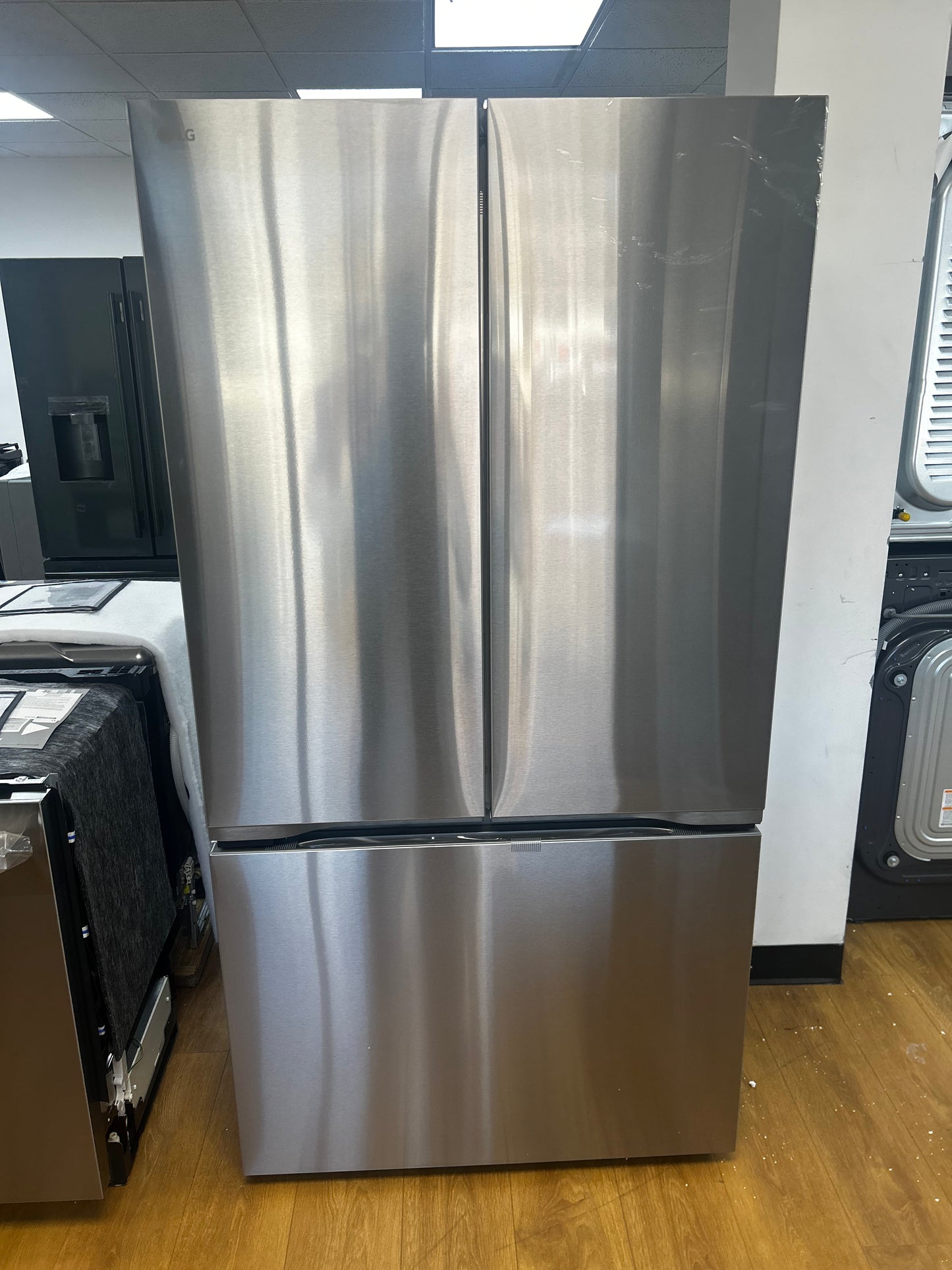 LG - LF25Z6211S - 36 Inch Smart French Door Refrigerator with 25 cu. ft. Capacity, Slim IcePlus™ Icemaker, Wi-Fi Enabled, ThinQ, Glide N' Serve® Drawer, 6 Door Bins, Crispers, ADA Compliant, and ENERGY STAR® Qualified