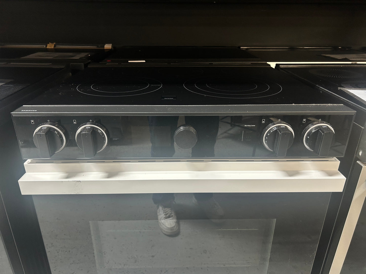 Samsung -NSE6DB870012AA- Bespoke 6.3 Cu. Ft. Slide-In Electric Range with Smart Oven Camera - White Glass