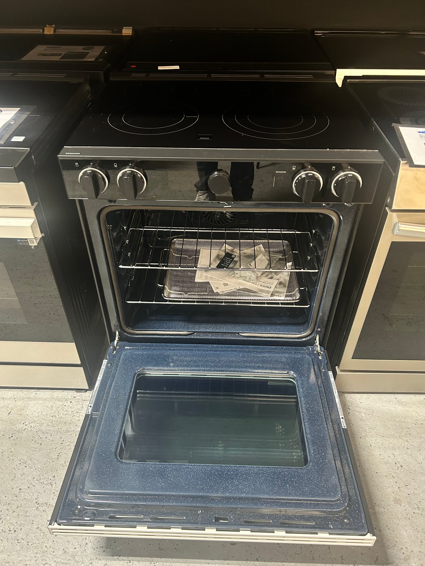 Samsung -NSE6DB870012AA- Bespoke 6.3 Cu. Ft. Slide-In Electric Range with Smart Oven Camera - White Glass