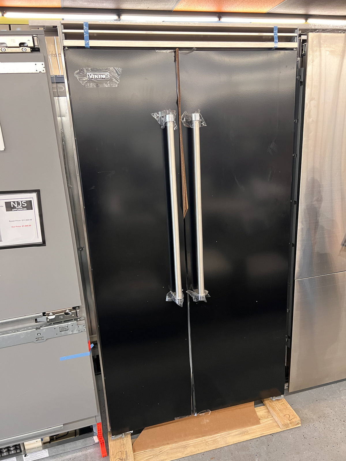 Viking VCSB5424CS 42" Built In Side-By-Side Refrigerator/Freezer - Cast Black
