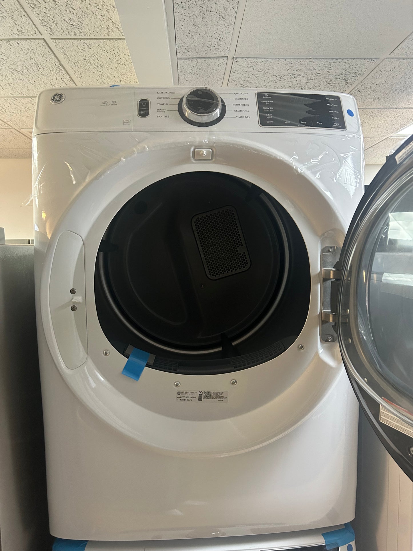 GE - GFD55GSSNWW - 7.8 Cu. Ft. Stackable Smart Gas Dryer with Steam - White