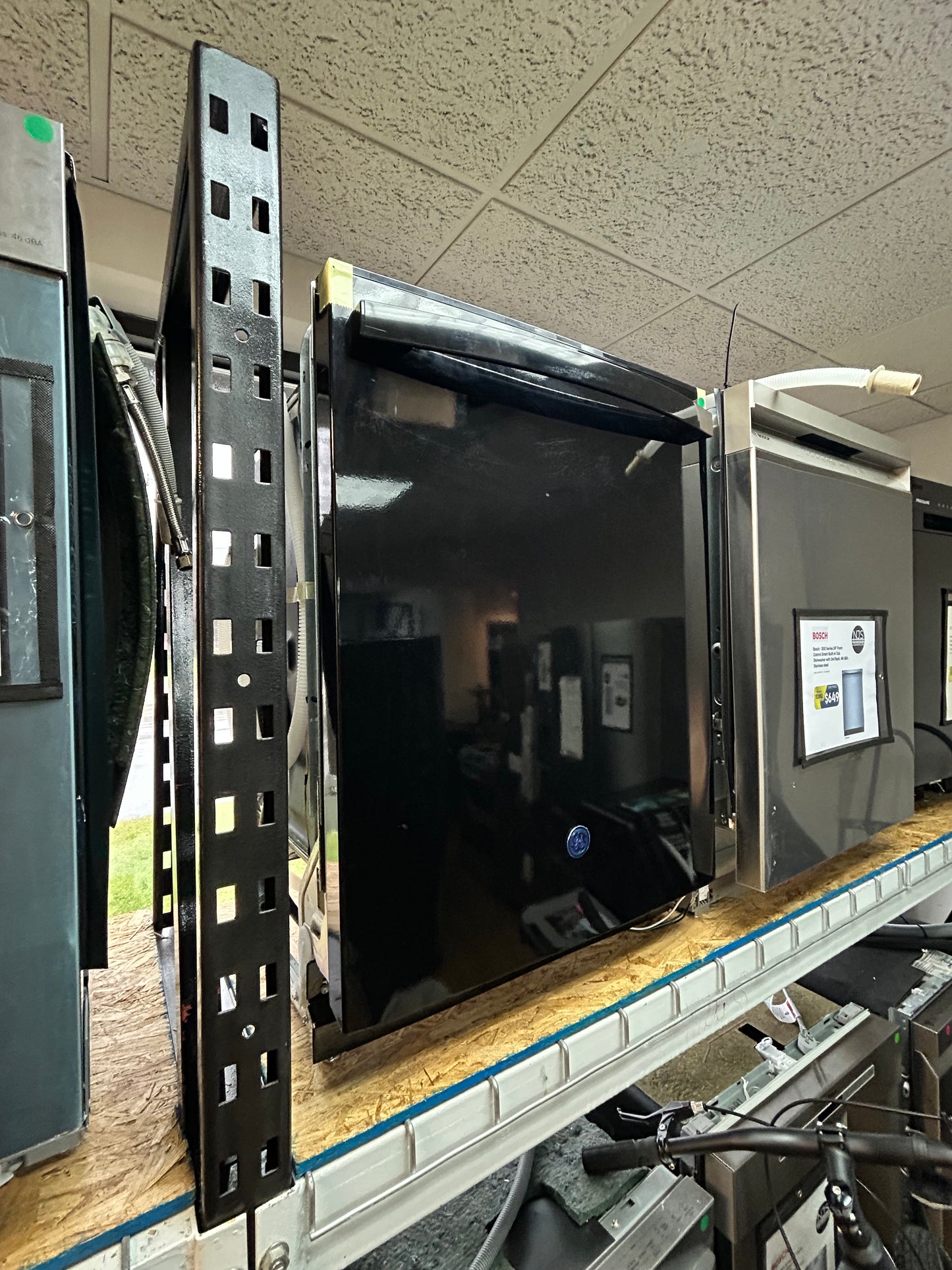 GE - GDT645SGNBB - 24" Top Control Built-In Stainless Steel Tub Dishwasher with 3rd Rack, Sanitze Cycle and 45 dBA - Black