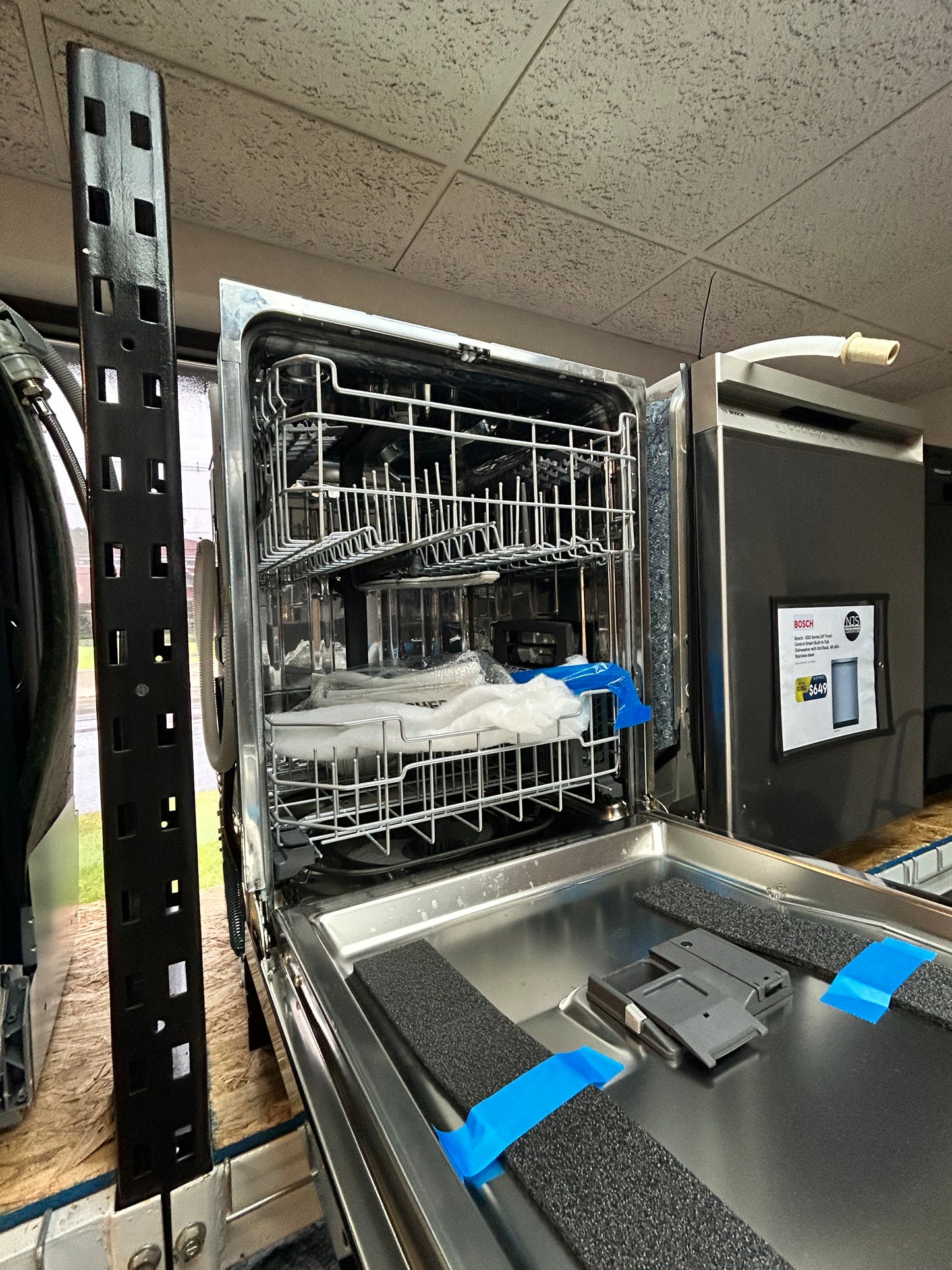 GE - GDT645SGNBB - 24" Top Control Built-In Stainless Steel Tub Dishwasher with 3rd Rack, Sanitze Cycle and 45 dBA - Black