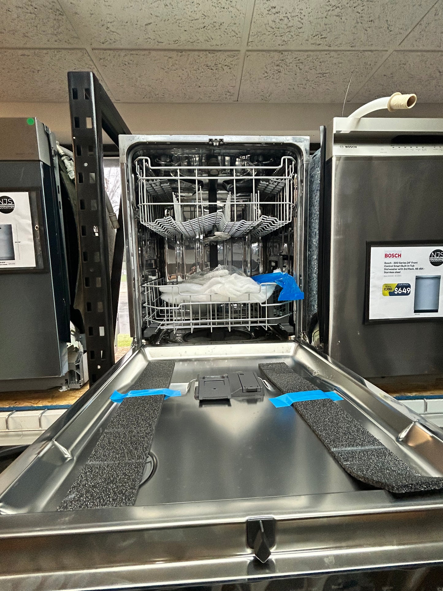 GE - GDT645SGNBB - 24" Top Control Built-In Stainless Steel Tub Dishwasher with 3rd Rack, Sanitze Cycle and 45 dBA - Black