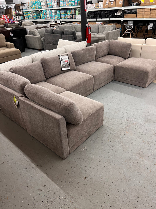 Thomasville Fallon Modular Sectional 6-piece with Ottoman, Gray
