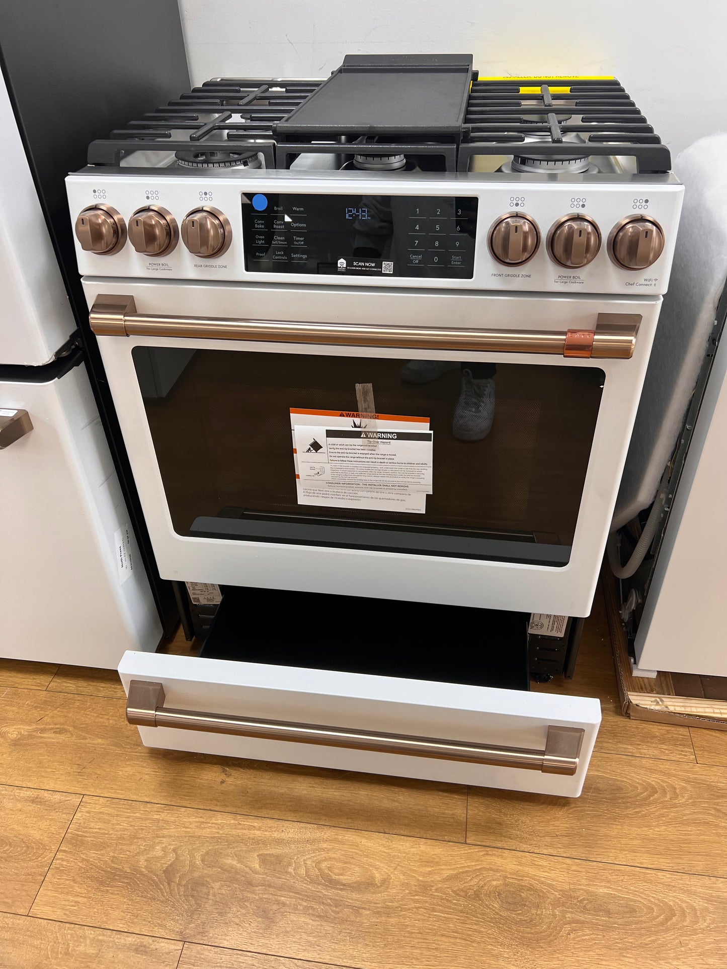 Cafe CGS700P4MW2 30" 5.6 cu. ft. Smart Slide-In Front-Control  Gas Range with Convection Oven, Matte White