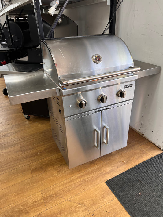 Coyote C3C30LP-FS  30" C-Series Grill w/Cart, 3 Burner, LP, Stainless Steel