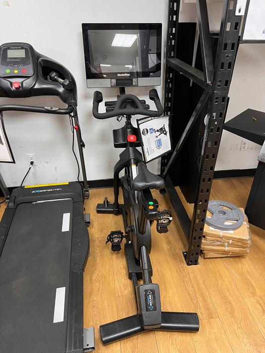 NordicTrack NTEX02422 Commercial Series S22i Studio Cycle, Black