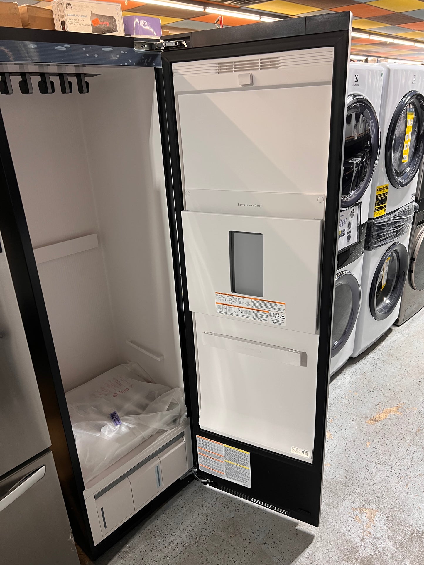 LG SC5GMR80H 23" Styler Smart Steam Closet with Dual TrueSteam Technology, Dynamic MovingHanger and Built-In HandySteamer, Black