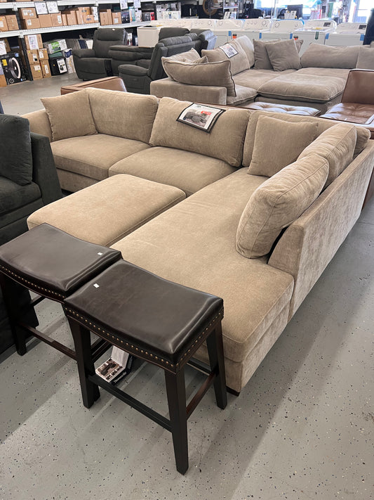 Thomasville Walsen Sectional with Storage Ottoman, Light Tan