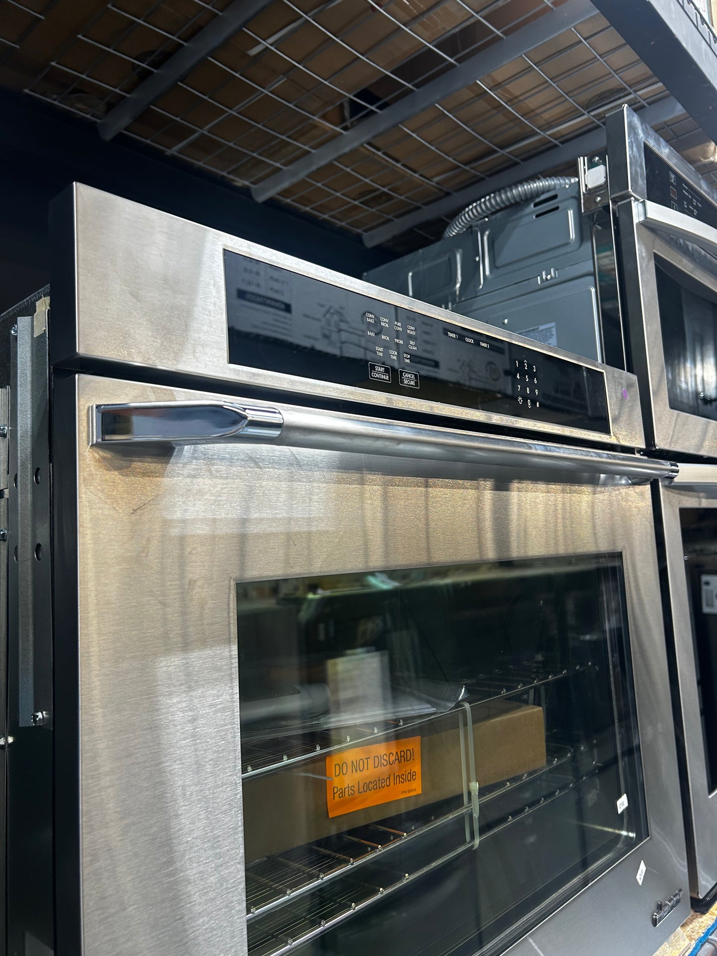 Dacor Renaissance - RNWO130PW - 30 Inch Single Electric Wall Oven with ThinLine™ Door Design, Pure Convection™ System, Softshut™ Hinges, Greenclean™ Steam Clean, Rapidheat™ Broil Element, Sabbath Mode and 4.8 cu. ft. Capacity
