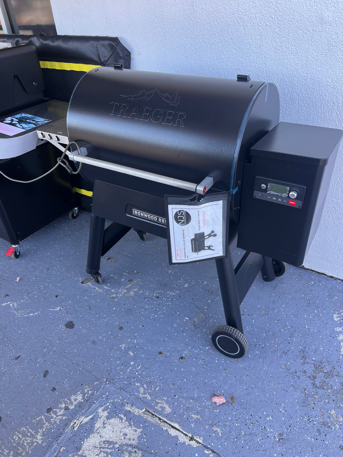 Traeger Ironwood 885 Wood Pellet WiFi Grill Smoker, Black