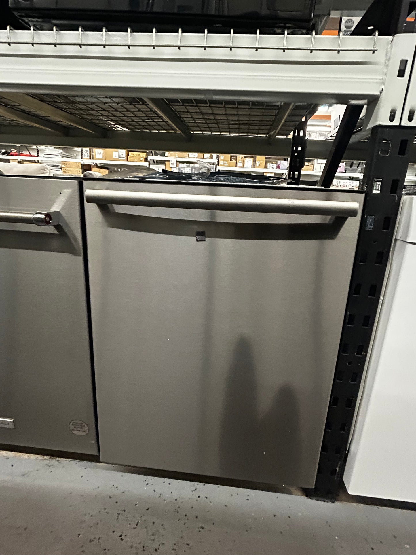 Bosch - SHX3AR75UC - 100 Series SHX3AR75UC 24 Inch Fully Integrated Built-In Dishwasher with 14 Place Settings, 6 Wash Cycles, 50 dBA Sound Level, Adjustable Upper Rack, Sanitize Option, Express Wash