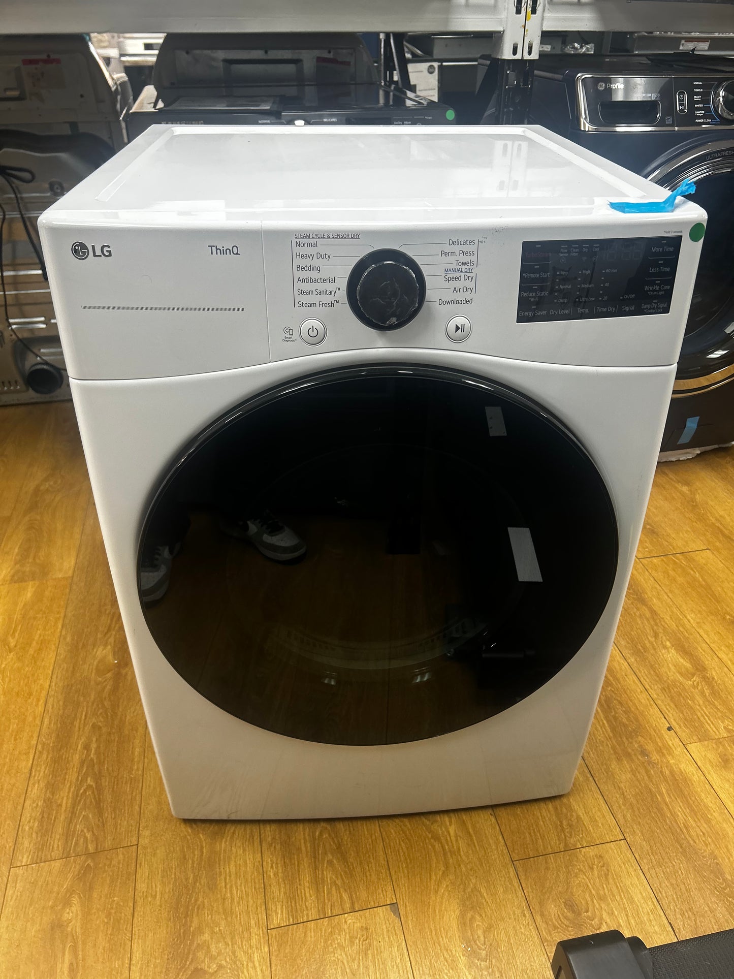 LG - DLGX4081W - 7.4 cu. ft. Ultra Large Capacity Smart Front Load ENERGY STAR Gas Dryer with Sensor Dry & Steam Technology