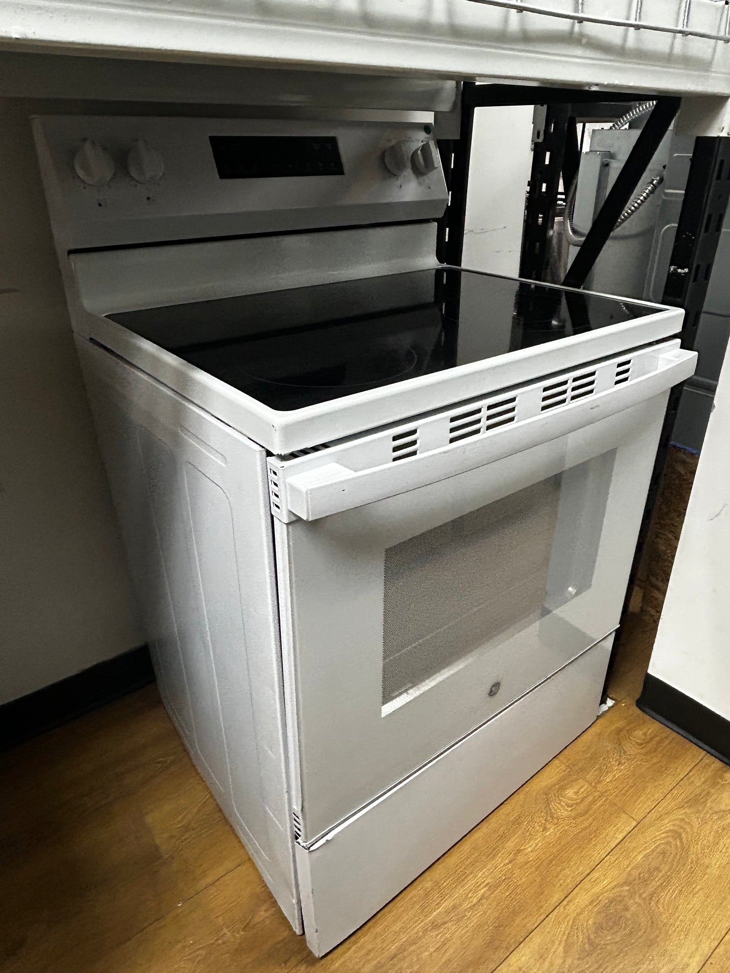 GE - GRF400SVWW - 400 Series 30 Inch Freestanding Electric Range with 4 Smoothtop Elements, 5.3 cu. ft. Oven Capacity, Power Boil™ Burner, Storage Drawer, Enhanced Shabbos Mode Built In, and Steam Clean: White