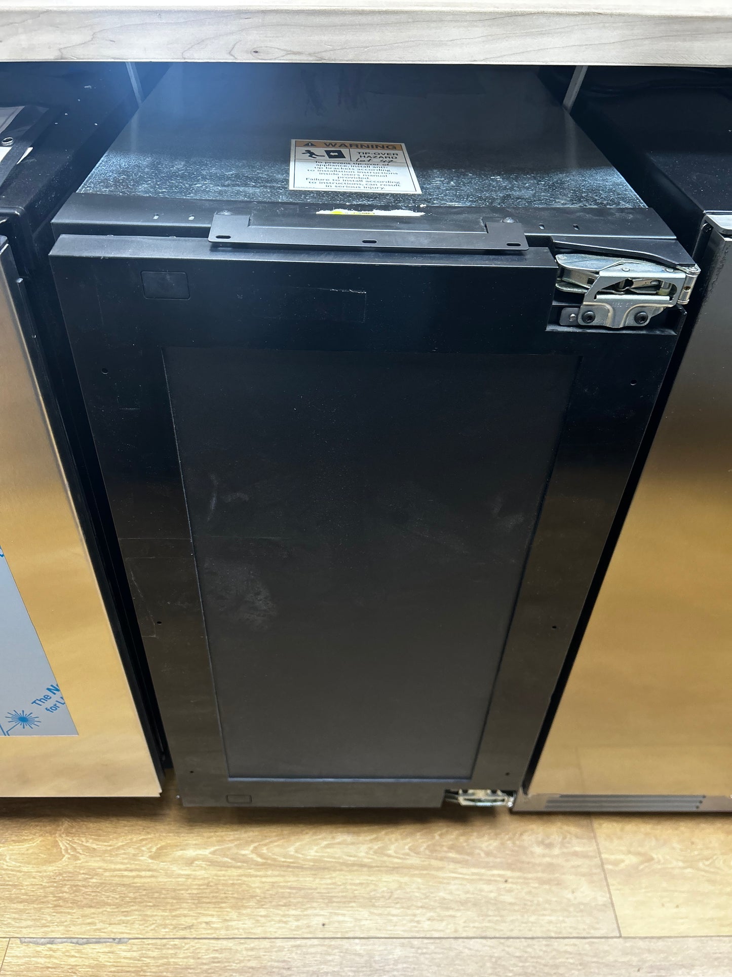 U-Line - U3018CLRINT40C - 18 Inch Built-In Clear Ice Machine with 55 Lbs. Ice Production Per Day, 25 Lbs. Ice Storage, U-Select® Controls, Black Interior, LED Theater Lighting, Field Reversible Door, Silent Mode, Sabbath Mode: Panel Ready